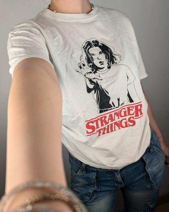 T-shirt long stranger things noir blanc et rouge - photo numéro 3