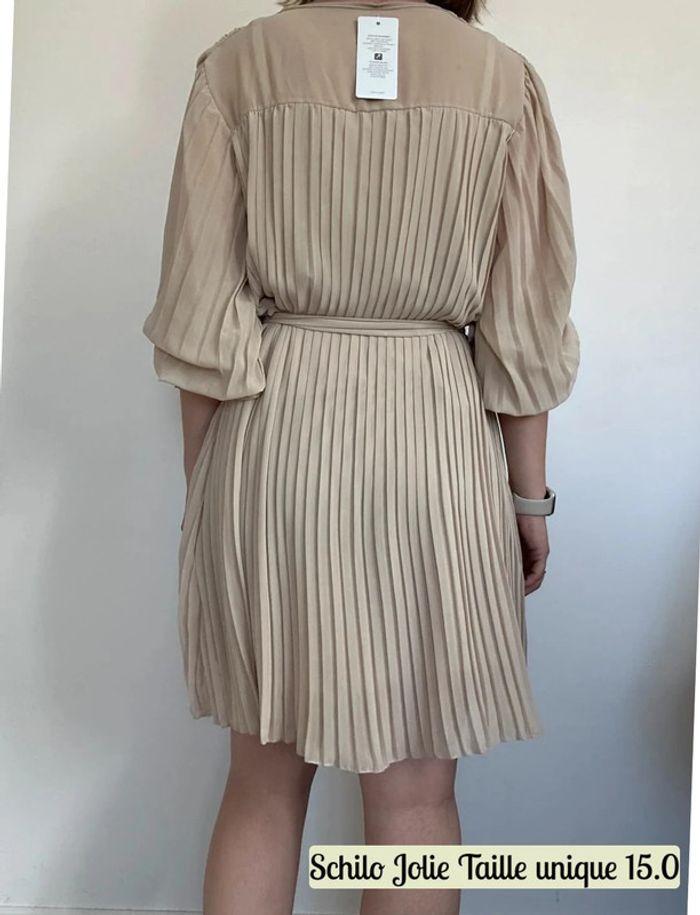 Robe plissée beige Schilo Jolie – Élégante intemporelle, t. unique (36-42), neuve avec étiquette 💖 - photo numéro 4