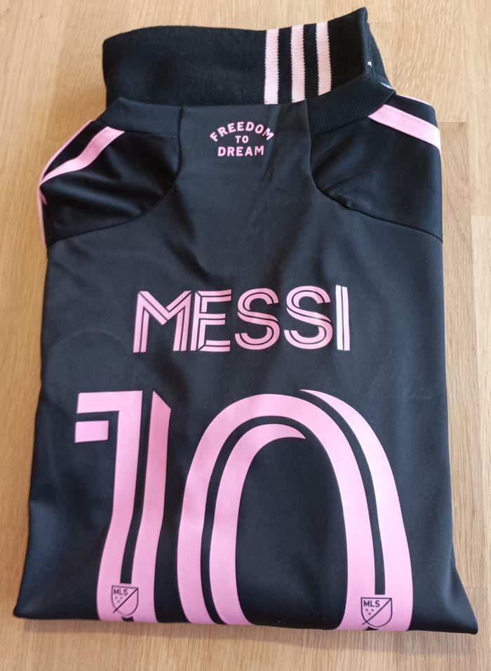 Maillot Messi Inter Miami tenue complète taille 10 ans modèle extérieur - photo numéro 5