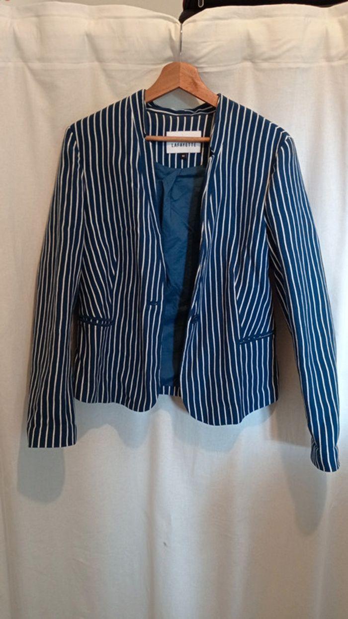 Veste blazer bleue blanche Galeries Lafayette taille 42 - photo numéro 1