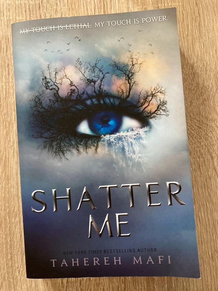 Shatter me , Tahereh Mafi - photo numéro 2