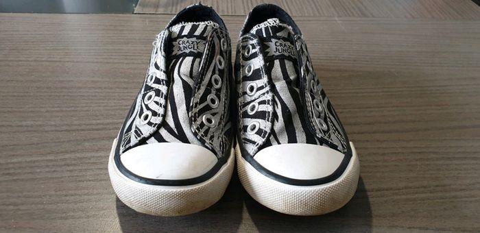 Chaussures baskets type "converse" basse taille 29 - photo numéro 2