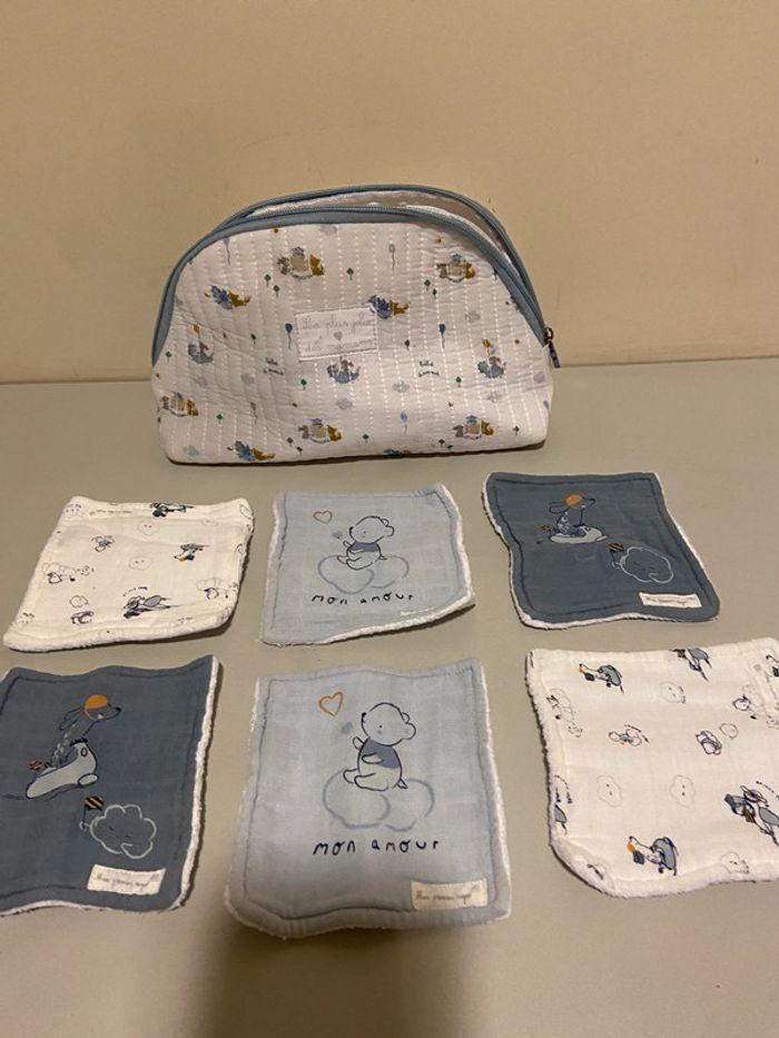 Trousse neuve avec carrés de coton assortie - photo numéro 3