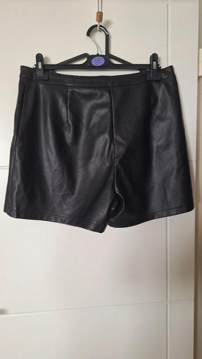 Short en simili cuir noir - photo numéro 4