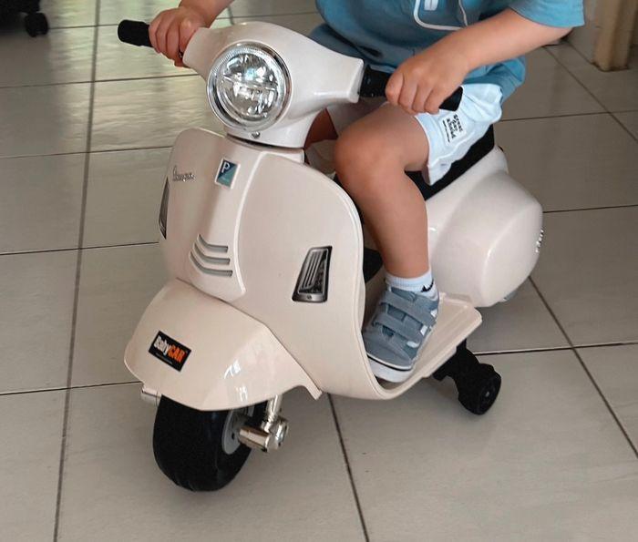 Vespa scooter électrique enfant - photo numéro 1