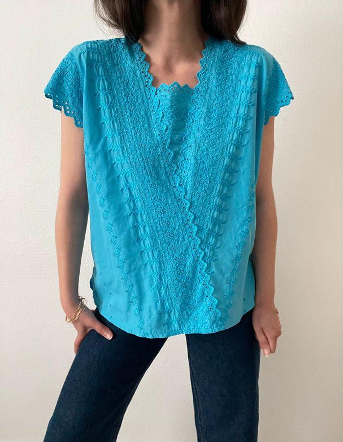 Top bleu à broderie anglaise - photo numéro 8