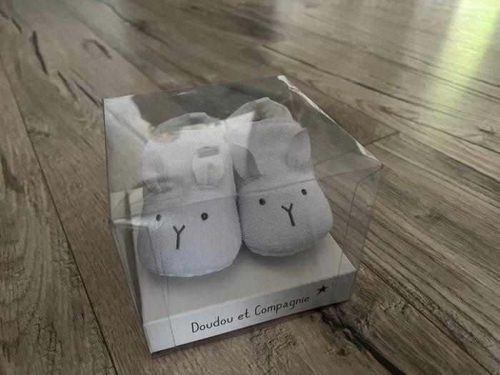 Coffret chaussons bébé blanc neuf 0/6 mois - photo numéro 2