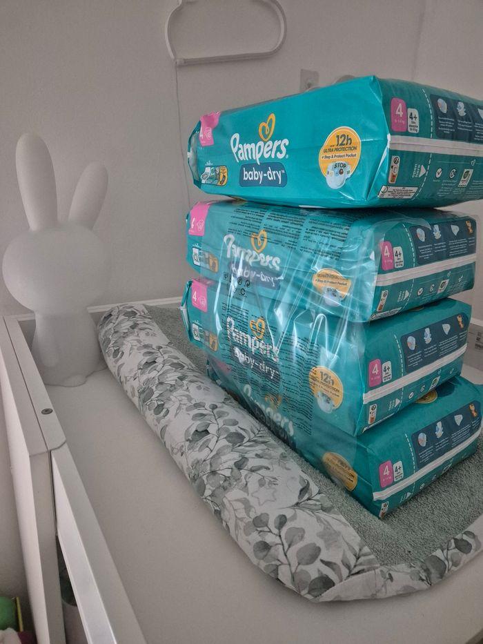 Couches Pampers Baby dry taille 4  4×45 couches - photo numéro 1