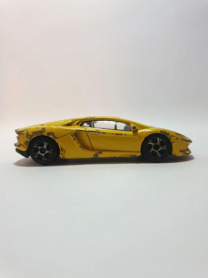 Majorette 219E Lamborghini Aventador - 1/64 Jaune Made in Thaïlande - photo numéro 5