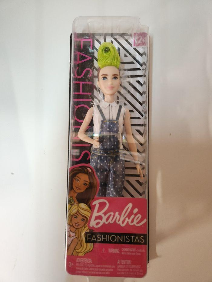 Lot poupées barbie + vêtements - photo numéro 4