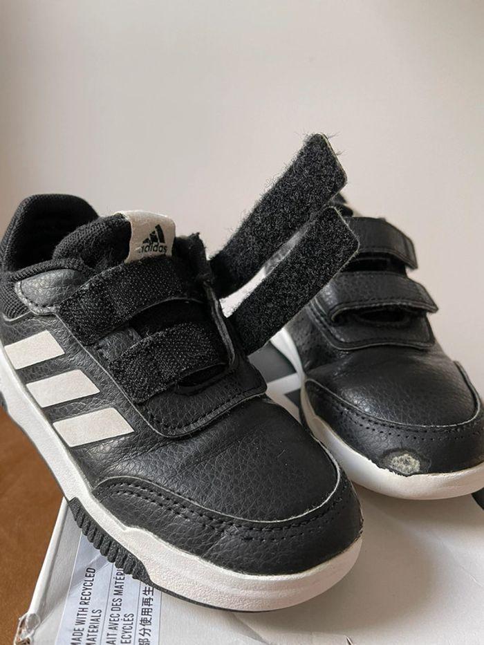 Baskets à scratch enfant adidas taille 26.5 noires et blanches - photo numéro 12