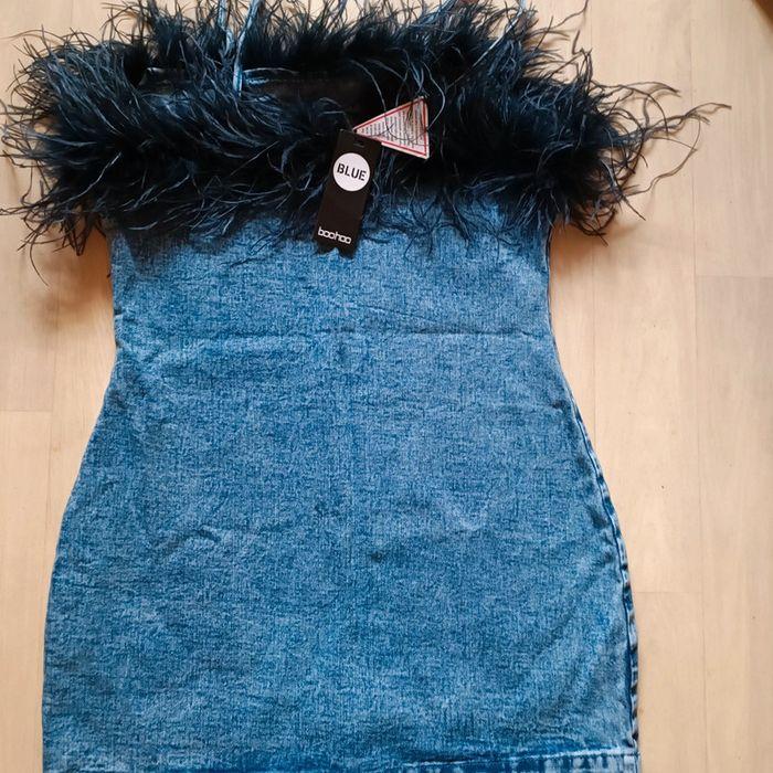 Robe courte en jean à plume boohoo - photo numéro 1