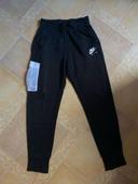 Jogging Nike noir taille XL enfant (14 ans)