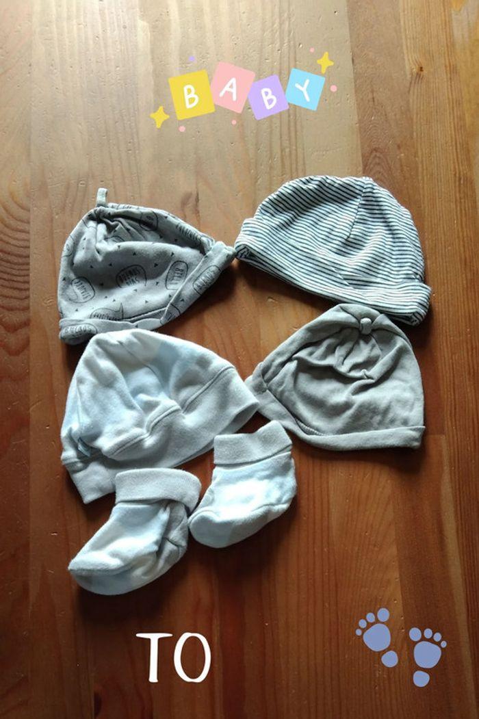 lot de 4 bonnets + chaussons T0 - photo numéro 1