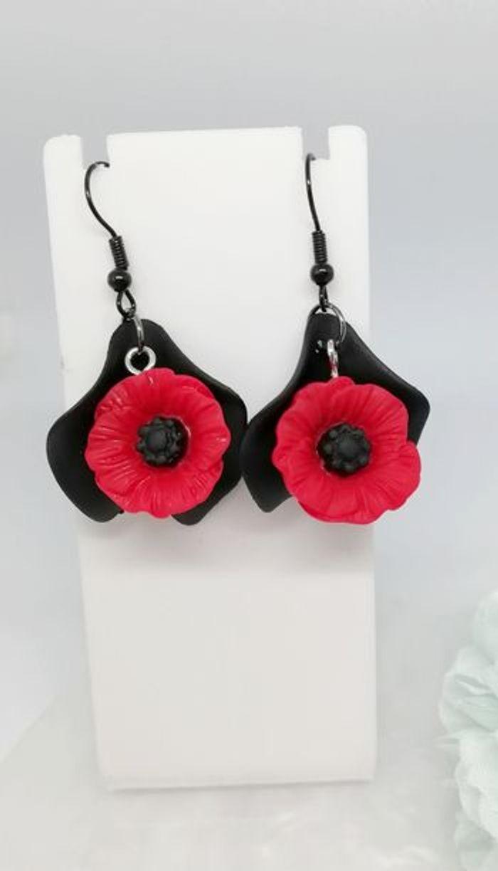 Boucles d'oreilles coquelicot rouge et pétale noire - photo numéro 4