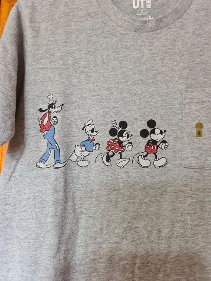 T-shirt Disney taille S - photo numéro 3