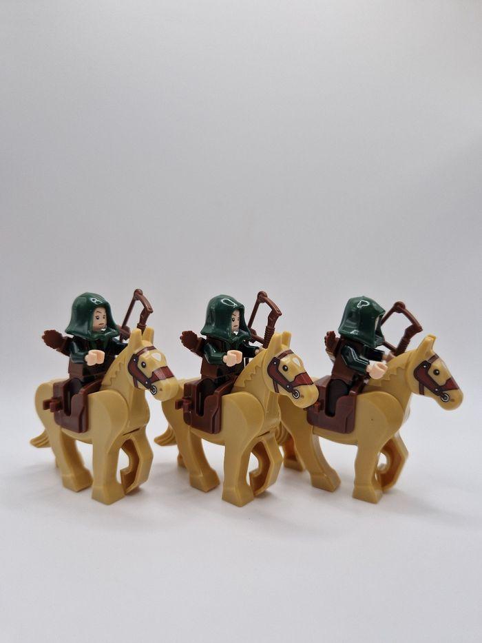 Figurines type lego 3 hommes de l'ouest à cheval seigneur des anneaux / hobbit - photo numéro 2