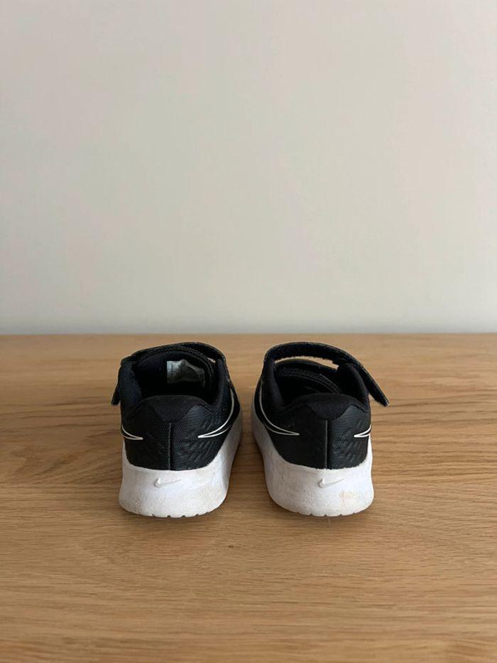 Baskets Nike taille 21 - photo numéro 5