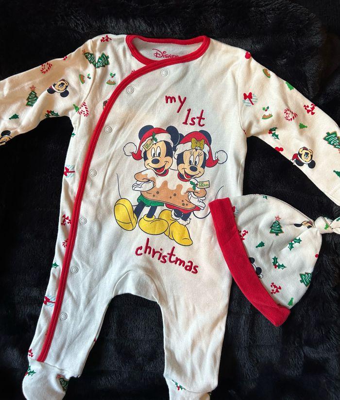 Pyjama Noël plus bonnet Mickey Disney taille 3 mois très bon état - photo numéro 1