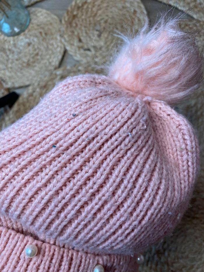 Bonnet fille rose à pompons avec perles - photo numéro 3