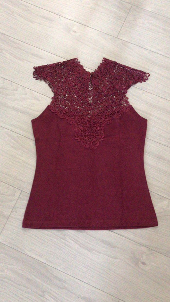 Blouse bordeaux sans manche ( Valeur 25,00 €) - photo numéro 3