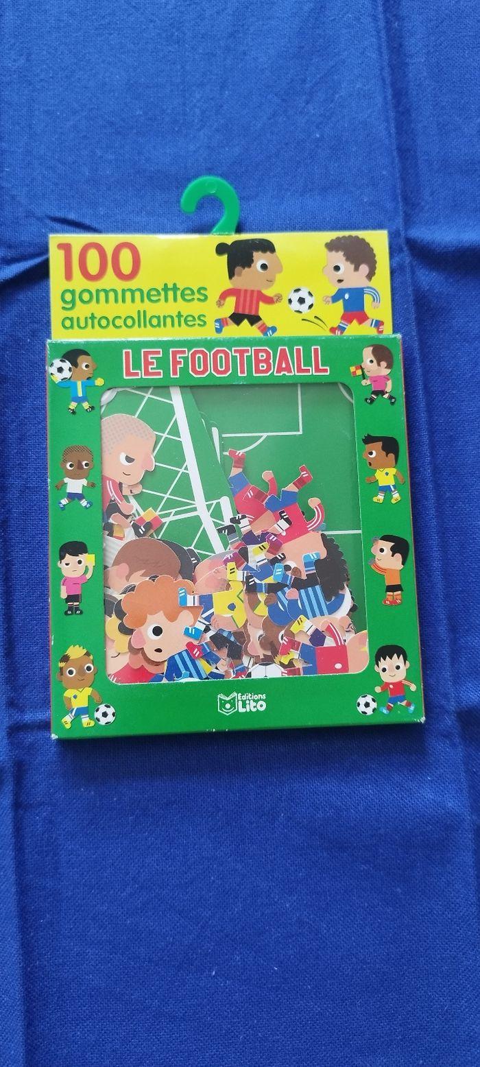 Gommettes autocollantes "le football" - photo numéro 1