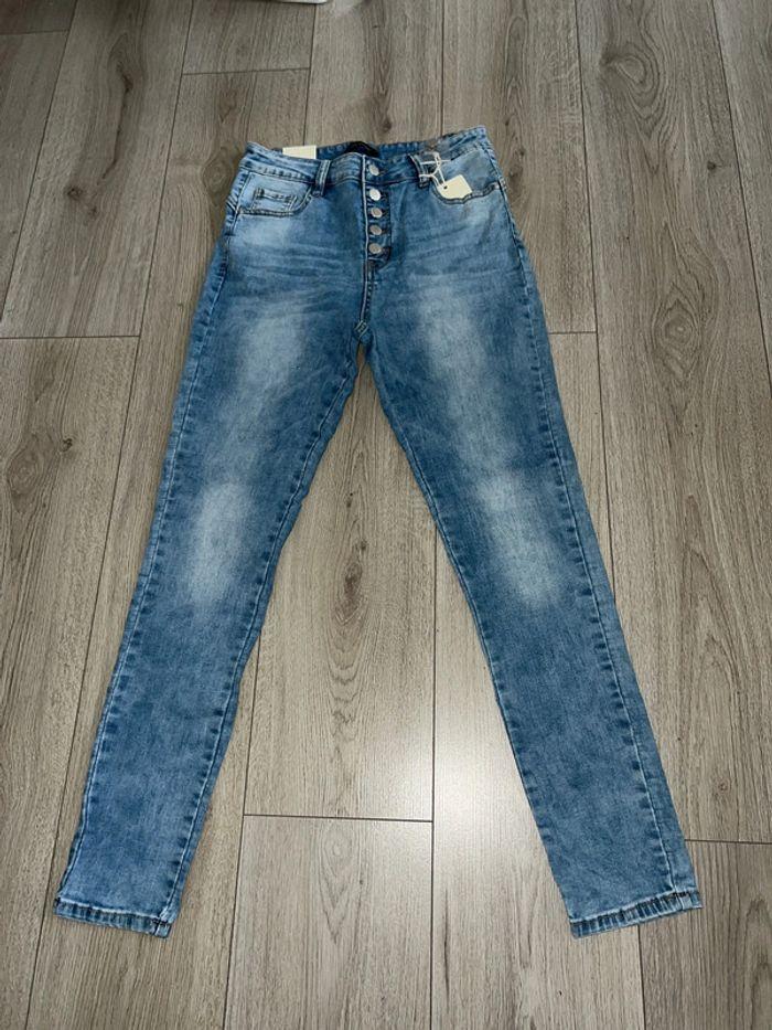 Jeans 👖 neuve Miss spring - photo numéro 1