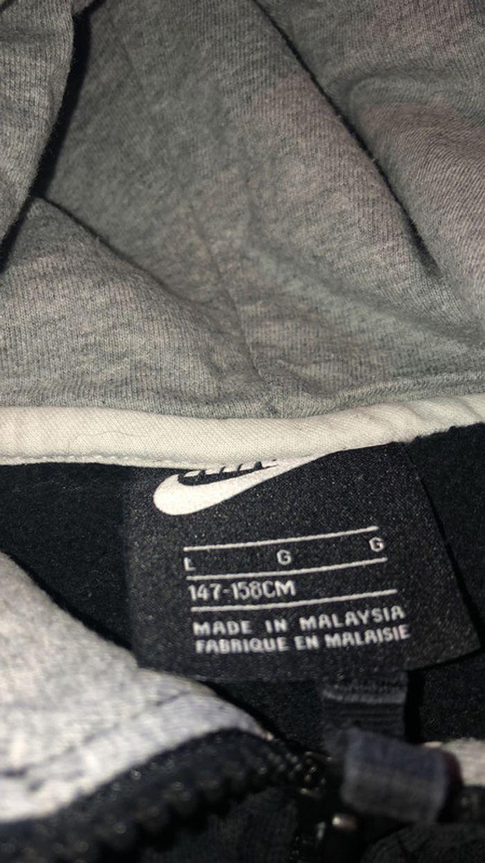 Pull Nike Air avec capuche zippe 147/158 - photo numéro 2