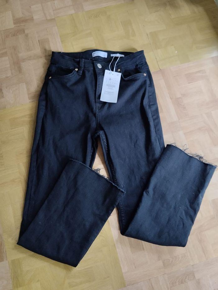 Pantalon en jean taille 36 tout neuf - photo numéro 1