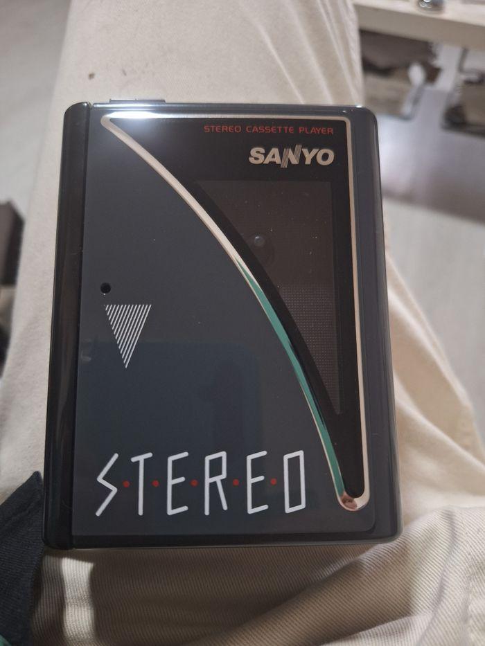 Walkman Sanyo neuf en boite des années 90 - photo numéro 4