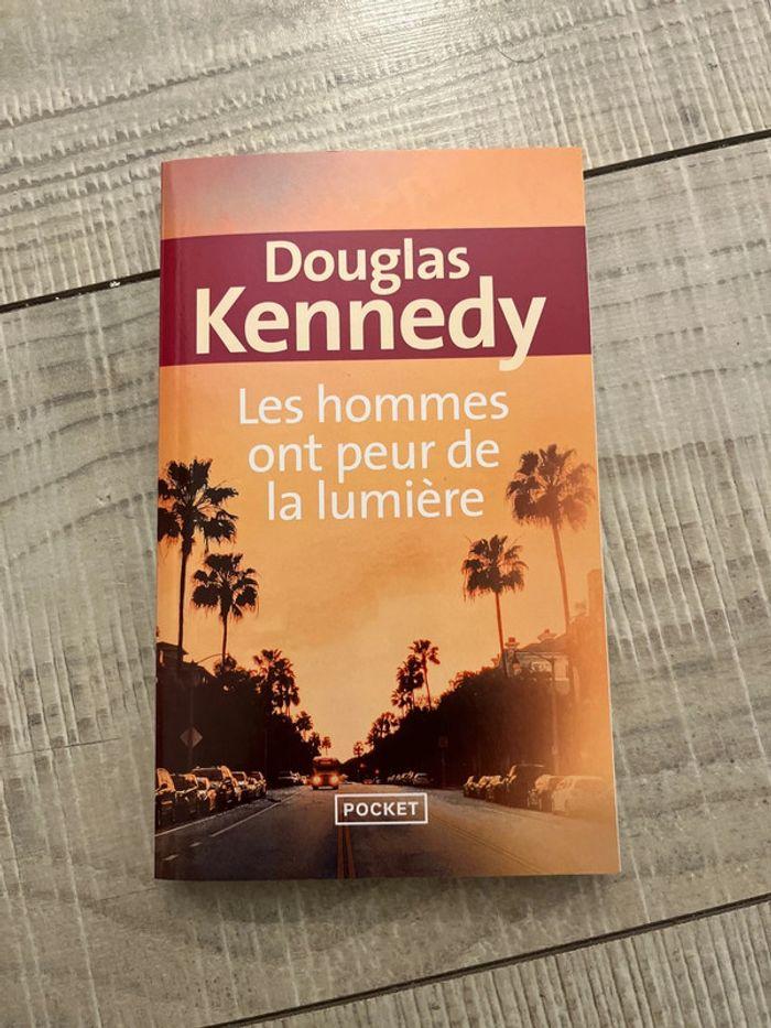 Livre Douglas Kennedy - Les hommes ont peur de la lumière - photo numéro 1