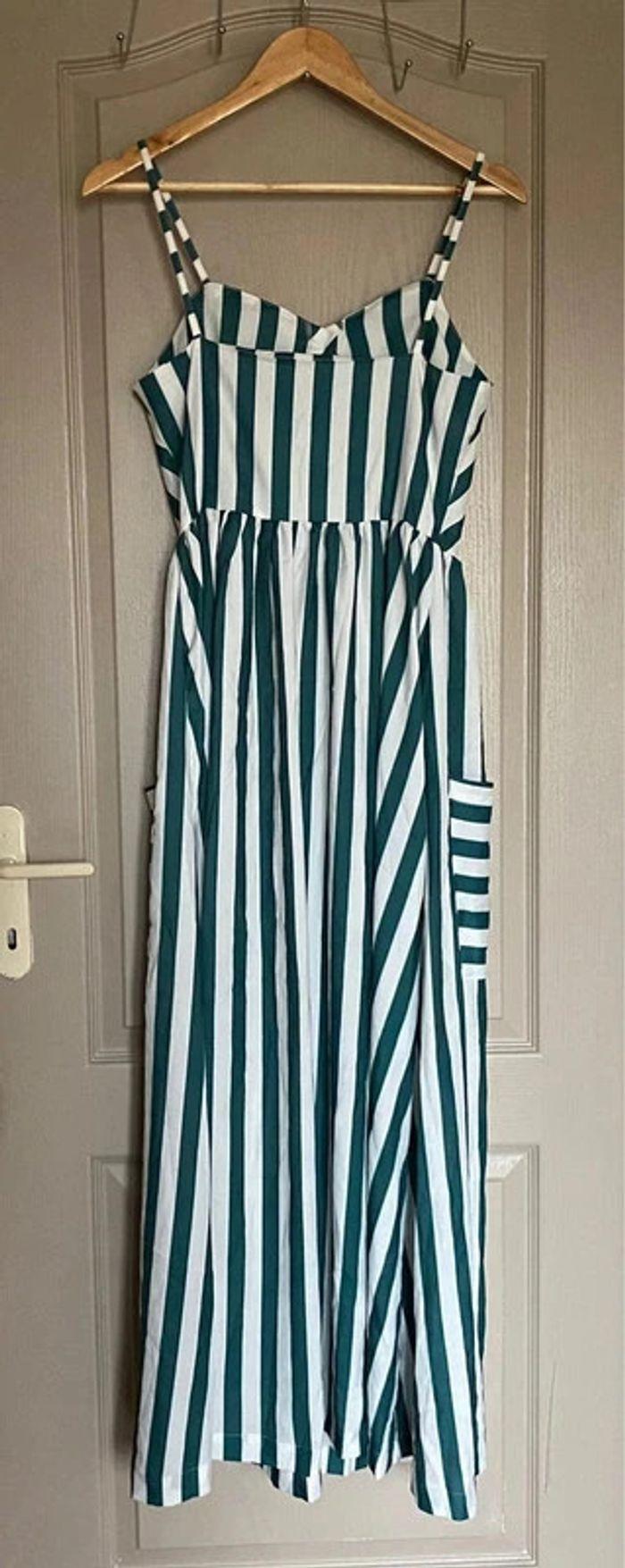 Robe longue Verte et Blanche Taille S - photo numéro 2