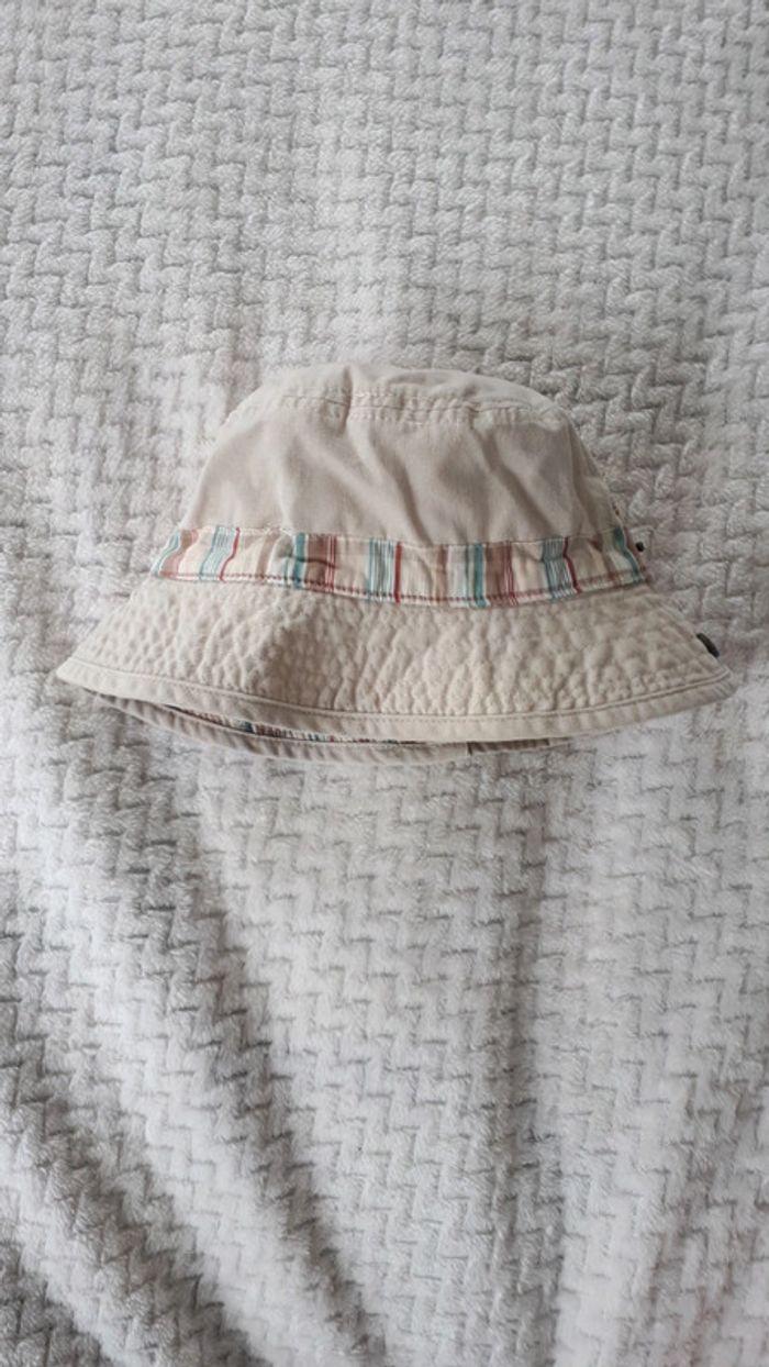 Chapeau beige et motif carreaux taille - photo numéro 1