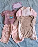 Lot 6 mois t-shirt Bout'chou mauve + pantalon rose +body rayures + pyjama blanc et rose