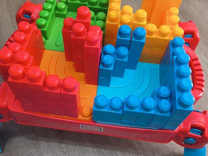 Méga bloks table de jeu pliable avec briques style Lego - photo numéro 2