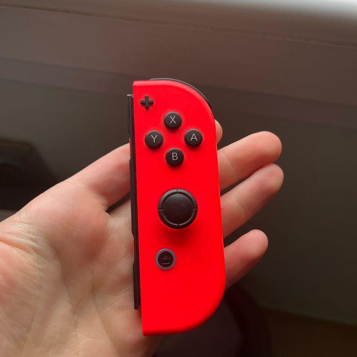 Joycon droit rouge - photo numéro 1