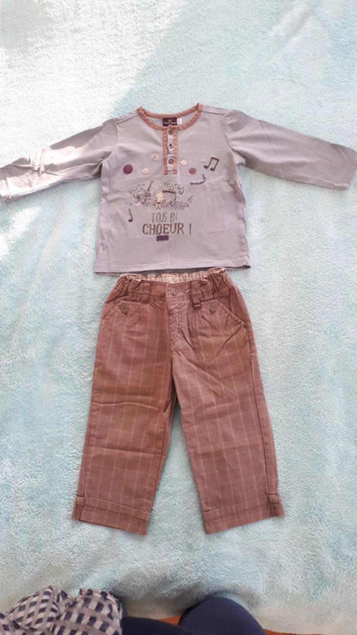 Ensemble pantalon t-shirt manches longues bleu clair et taupe Sergent Major 18 mois comme neuf - photo numéro 1