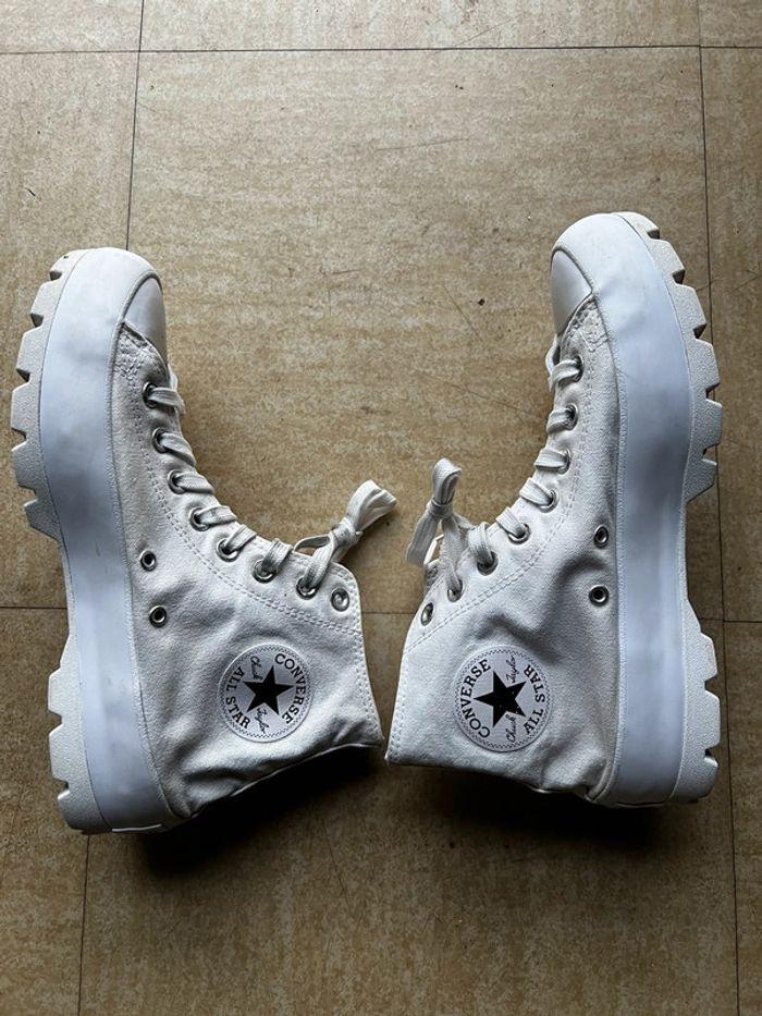 Converse blanche montante 40 très bon état - photo numéro 1