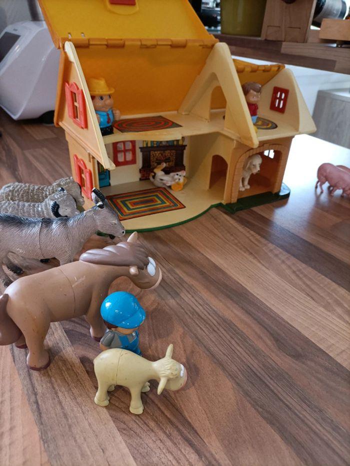 Ferme valisette avec figurines personnages et animaux - photo numéro 4