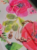 Lot collier et bracelet Yves Rocher couleur rose gold pierre zirconium rose