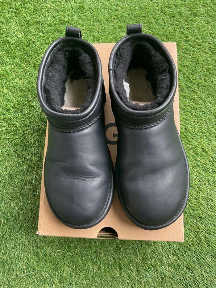 Ugg Classic ultra mini leather cuir black noir size 36 - photo numéro 3