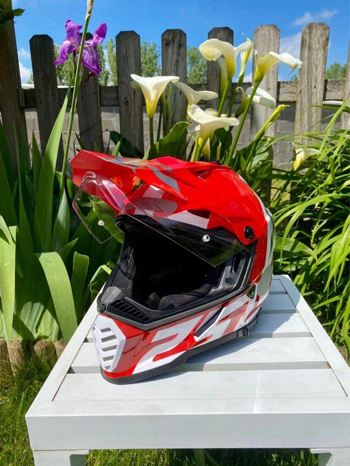 Casque de moto - photo numéro 1