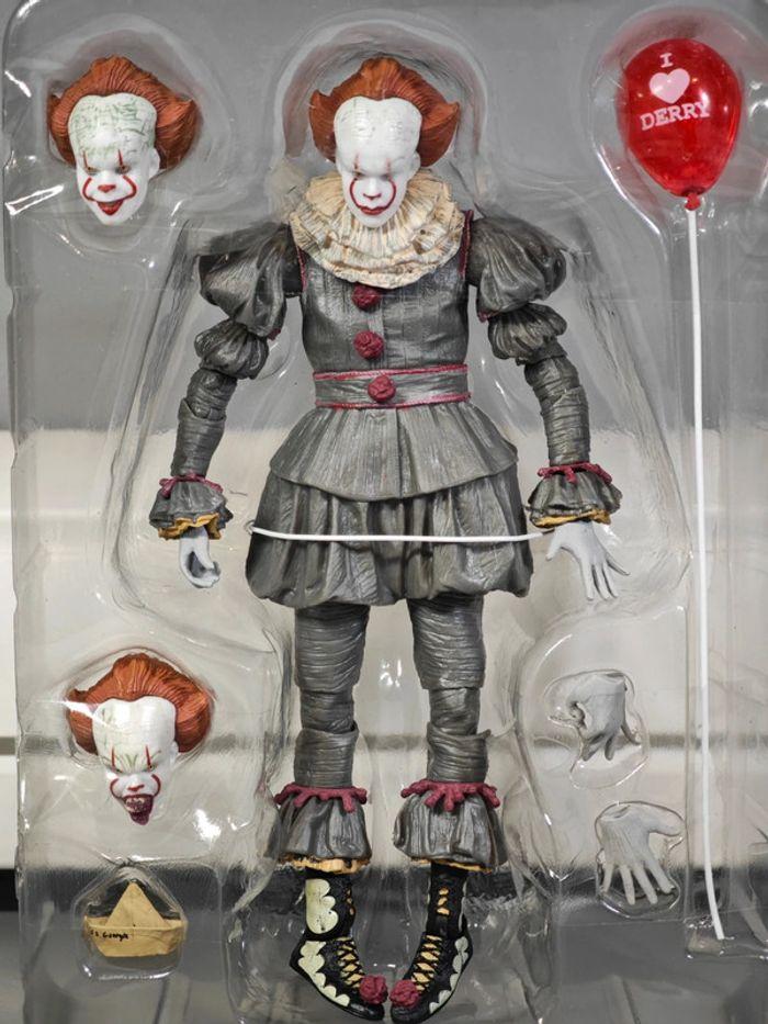 Figurine IT / Ça : Pennywise/ Gripsou 19cm neuve avec boîte - photo numéro 8