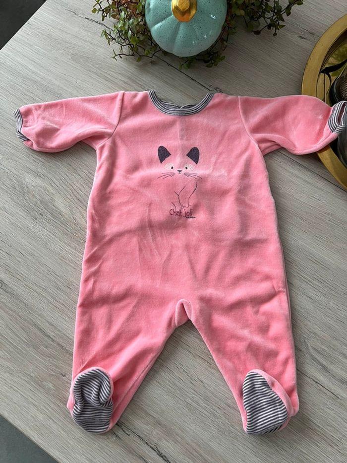 Grenouillère / pyjama velour chaud Petit Bateau rose taille 3 mois avec motif chat - photo numéro 3