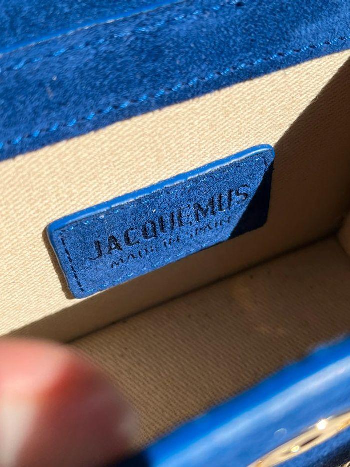 Sac Jacquemus en daim bleu électrique chaîne doré Le piccolo - photo numéro 3