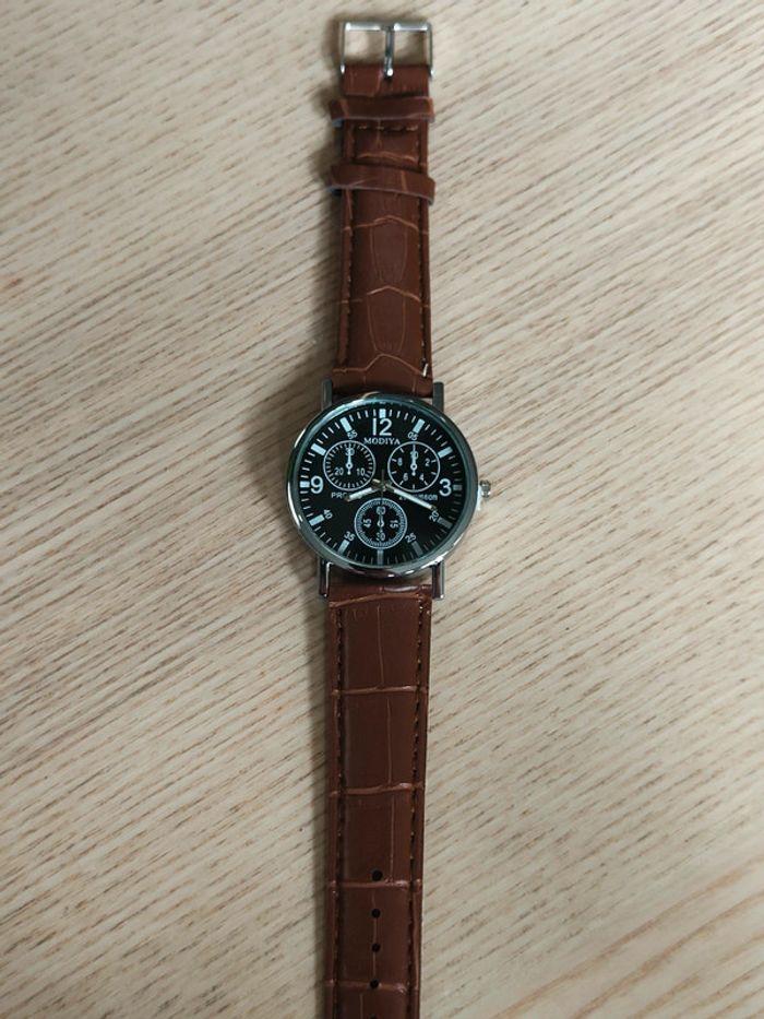 Montre homme marron, cadran noir, style auto - photo numéro 3