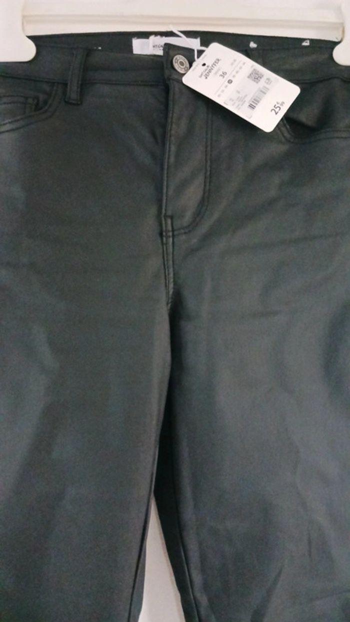 Pantalon noir neuf SKINNY jamais porté acheté 26€ - photo numéro 4