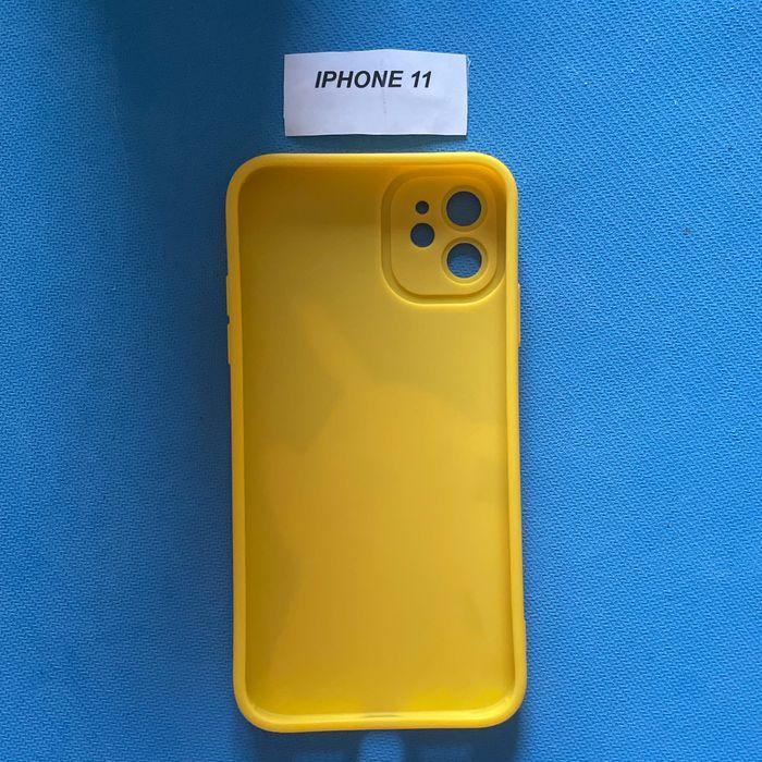 Coque iPhone 11 - Pikachu - photo numéro 2