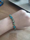 Bracelet gris élastique a perle bleue et vert