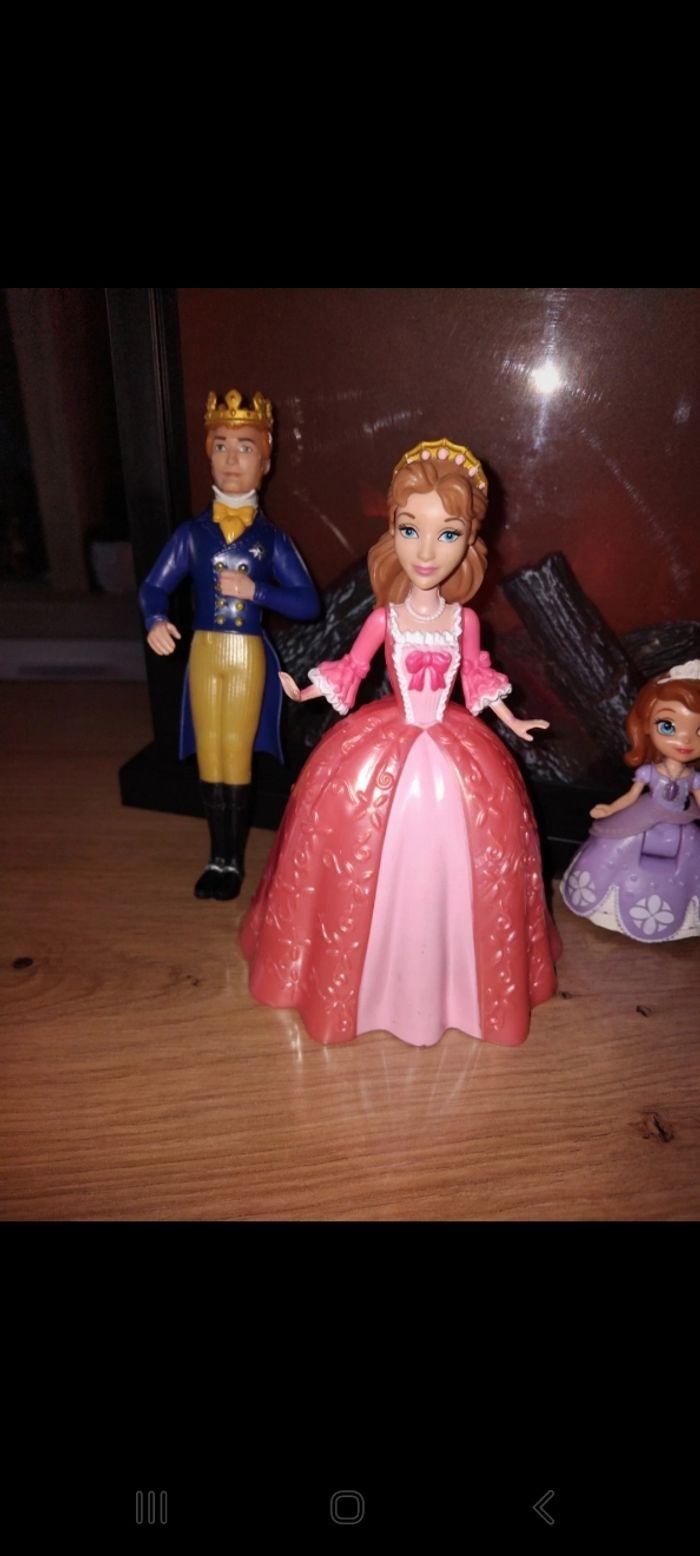 Figurines famille Princesse Sofia - photo numéro 3